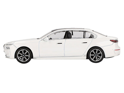 BMW i7 xDrive60 Mineral White Metallic Limited Edition 1/64 Diecast Model Car by Mini GT